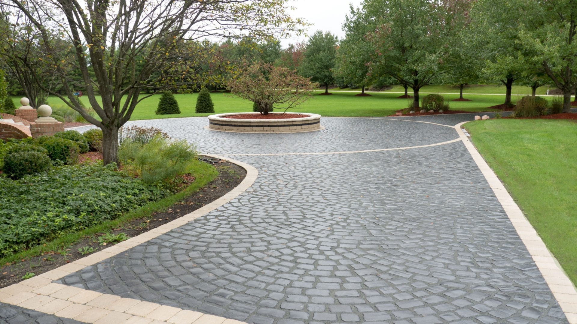 3 reasons to choose brick paving over concrete slabs