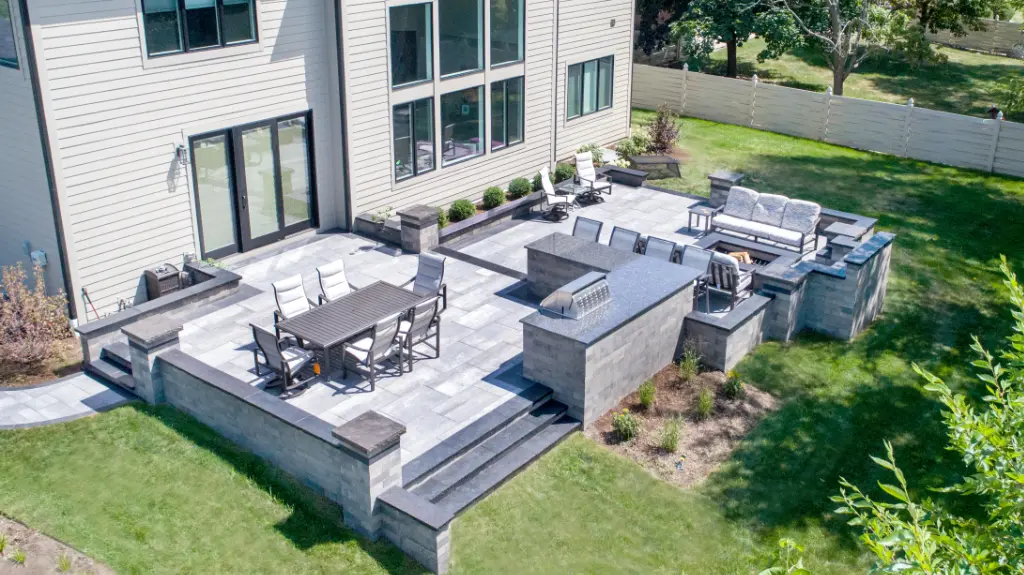 Raised paver patio and outdoor living space in Inverness, Illinois